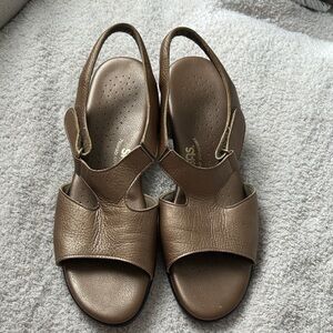 SAS Tan Leather Slingback Sandals
